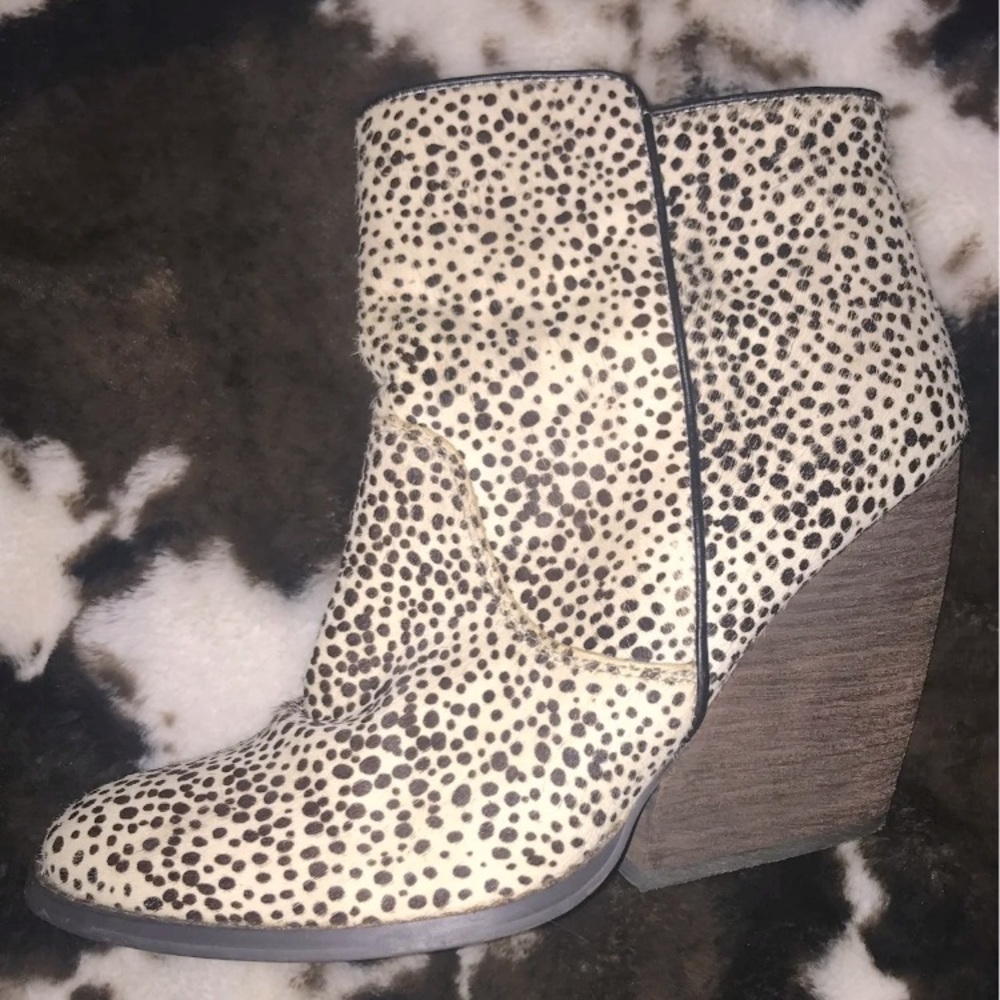 4 inch cheetah printed fur booties